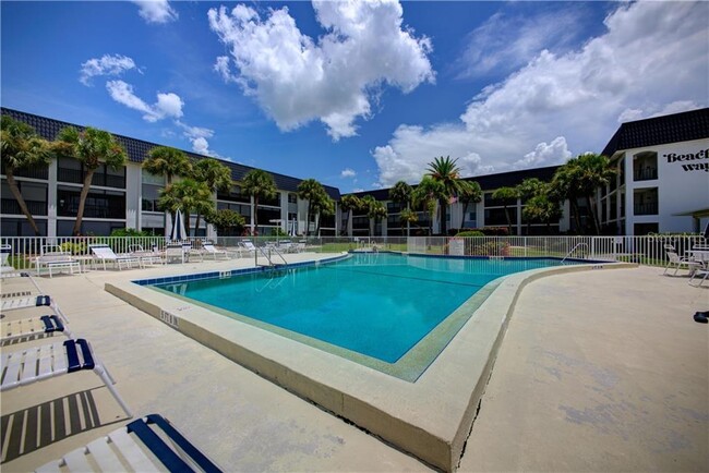 Foto del edificio - 5600 Beach Way Dr