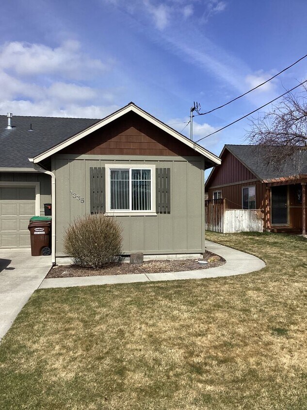 Foto principal - 1335-1335 NE Del Norte Ave