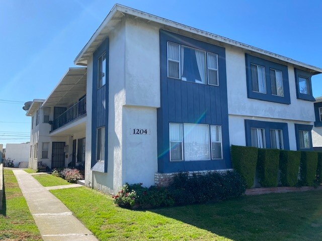 Building Photo - 1204 E Imperial Ave