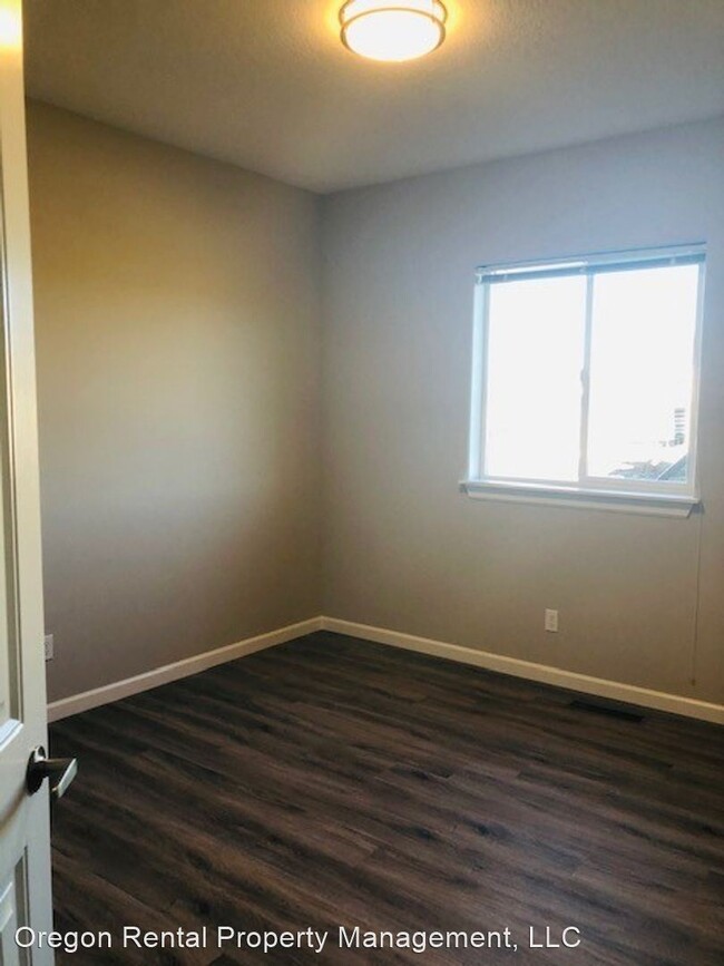 Building Photo - 3 br, 2 bath House - 446 SE Palomino St