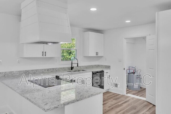 Building Photo - 403 Watkins Rd