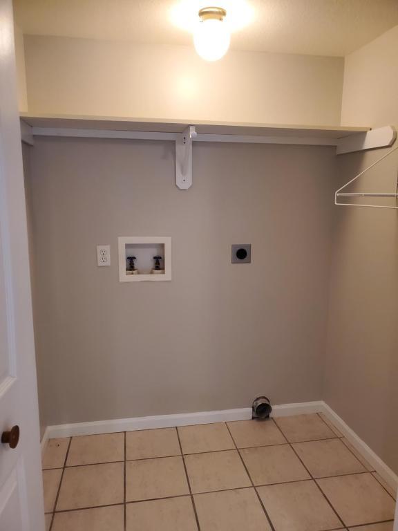 Building Photo - 233 Elm St