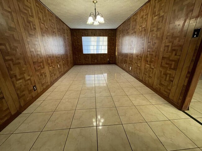 Building Photo - 3057 Sorbonne Dr