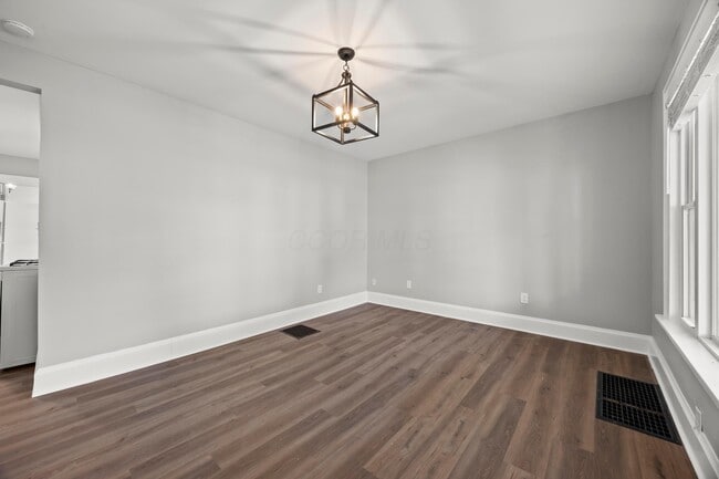 Foto del edificio - 2876 Indianola Ave