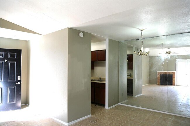 Building Photo - 12500 Sandpiper Dr