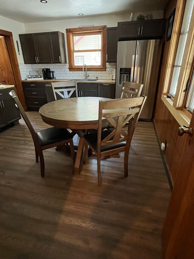 Foto del edificio - 3628 Forest Ave