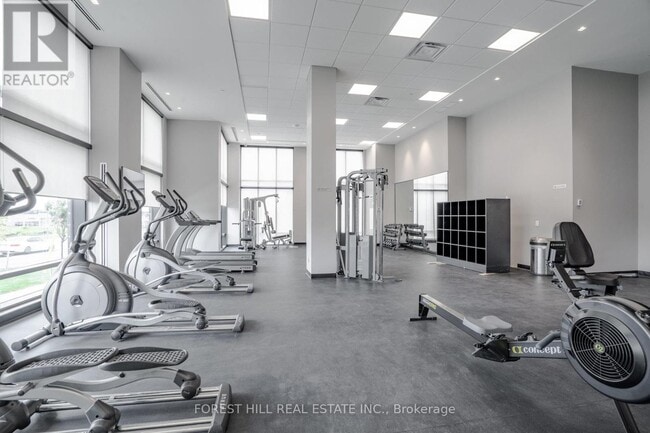 Building Photo - 681 Yonge St