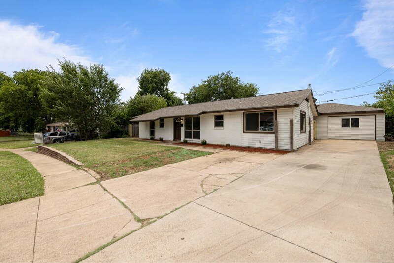 Primary Photo - 202 Westwood Dr