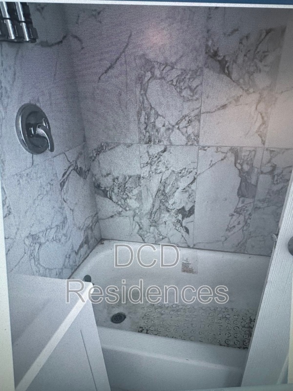 Foto del edificio - 8310 Oak Forest Ct
