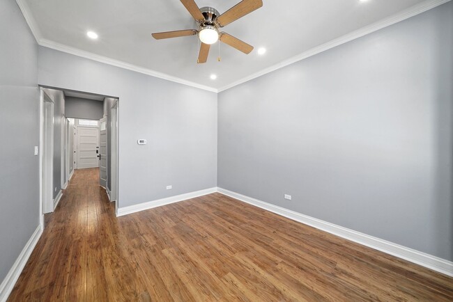Foto del edificio - 4215 W Roscoe St
