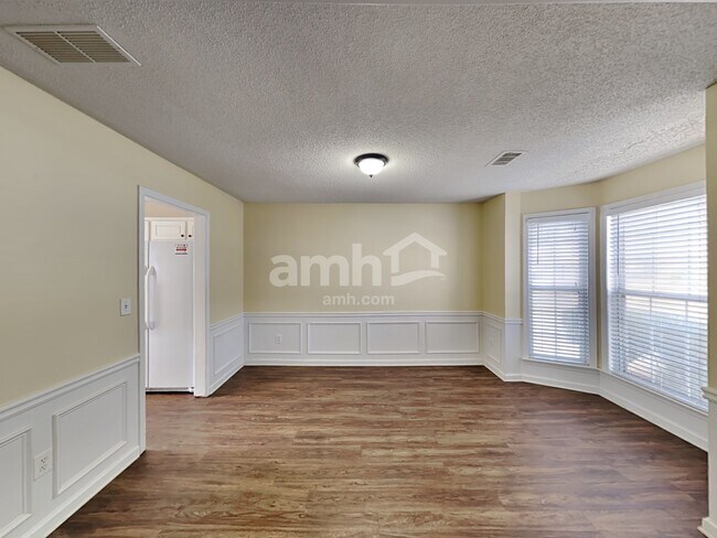 Foto del edificio - 4145 Ridgefair Dr