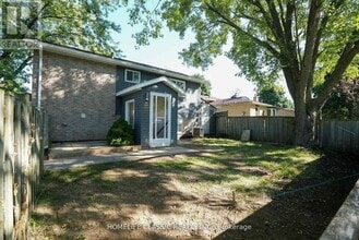 Building Photo - 100 Chaucer Crescent