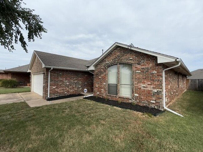 Photo - 6805 NW 136th Pl House