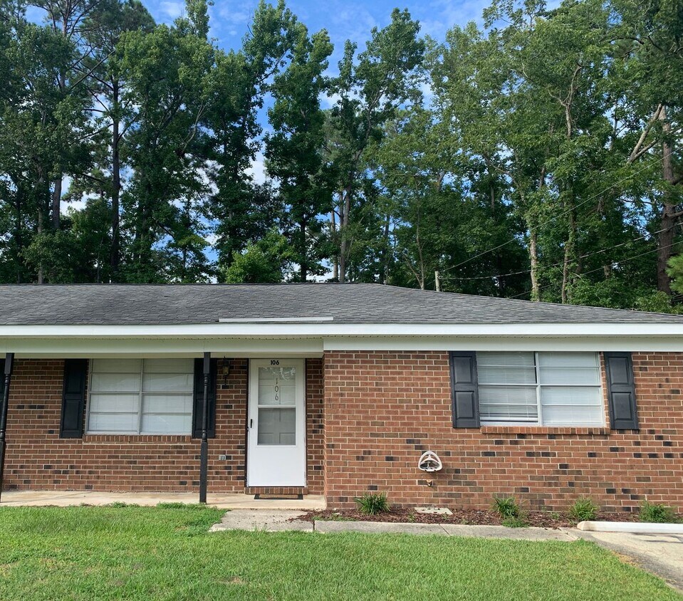 Foto principal - 106 Mayberry Ct