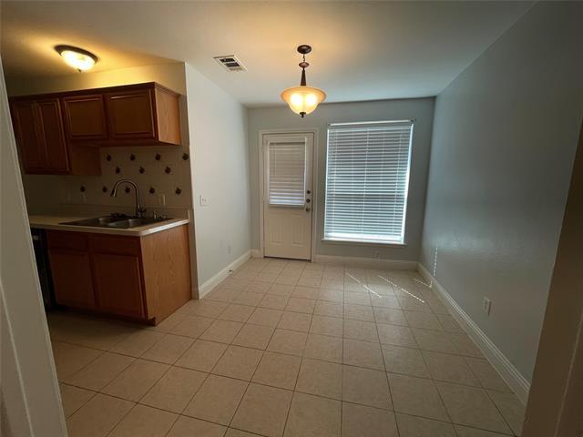 Building Photo - 320 Lake Travis Dr