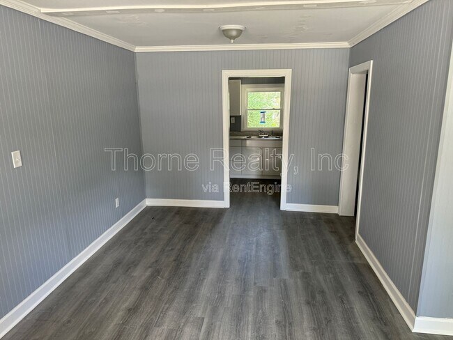 Foto del edificio - 305 E Battle Ave