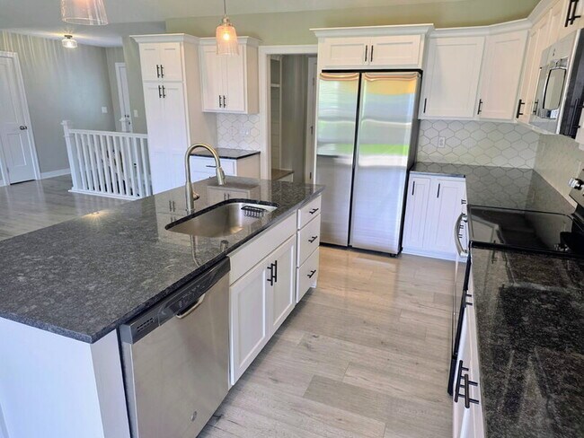 Building Photo - 701 Bradford Dr