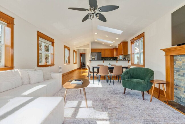 Foto del edificio - 3006 SW Hinds St