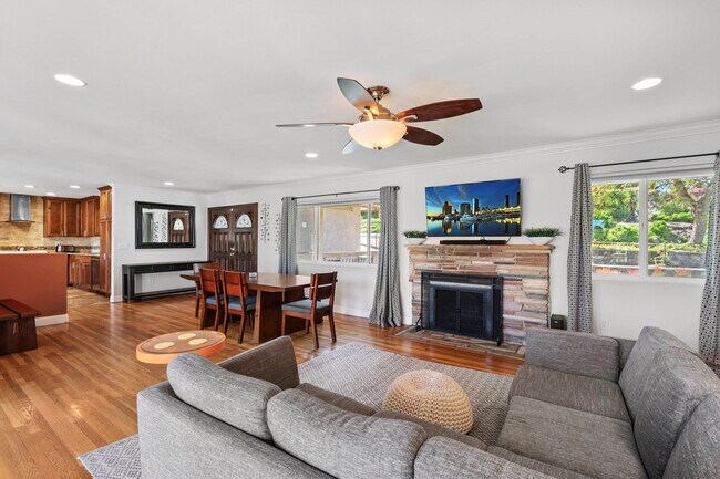 Foto del edificio - 4223 Woodland Dr