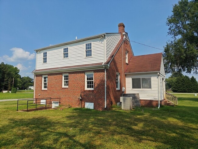 Building Photo - 4 bedroom home with basement
