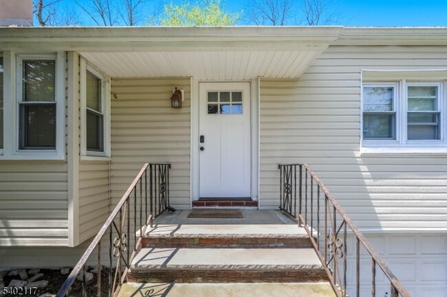 Building Photo - 6 Waughaw Rd