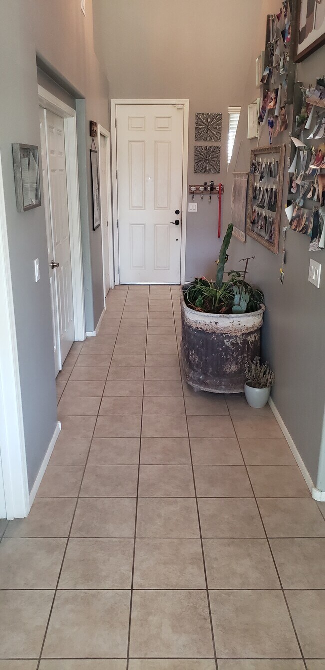 Building Photo - 8424 N Douglas Fir Dr