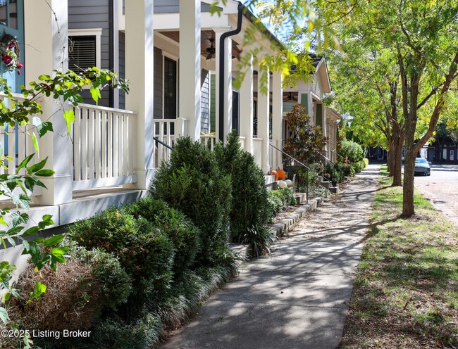 Building Photo - 10711 Impatiens St