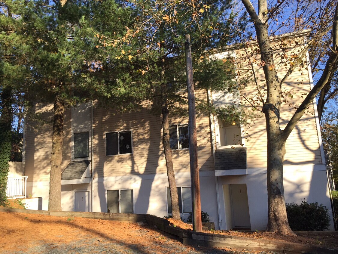 4 apartments - 1521 Virginia Ave