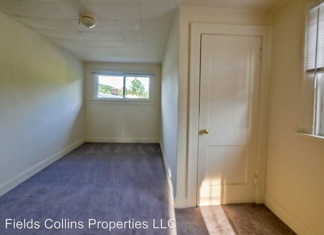 Building Photo - 1163 S Green Rd