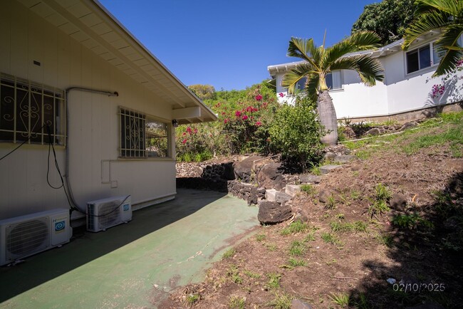 Foto del edificio - $3000 /2br/1ba/1 parking stall in Waialae ...