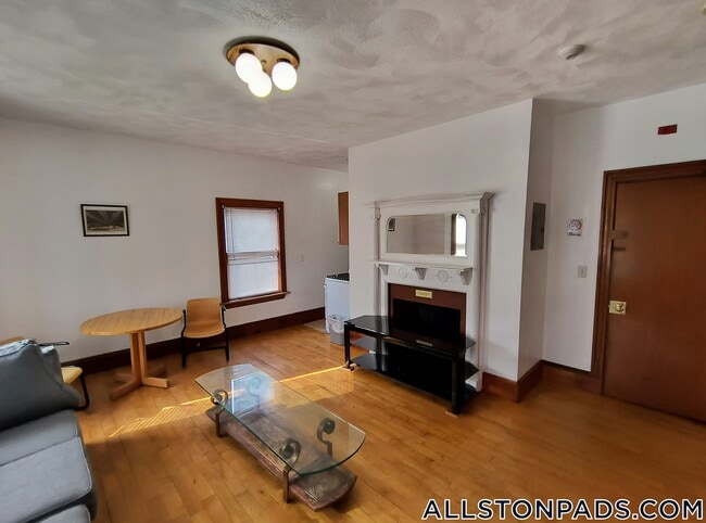 Building Photo - 36 Linden St