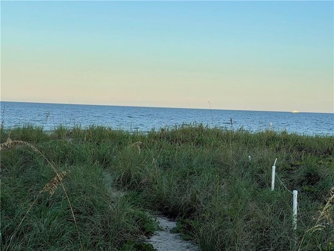 Building Photo - 4564 El Mar Dr