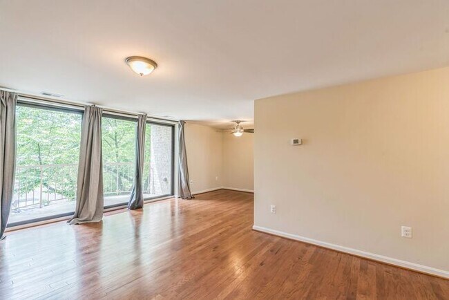 Foto del edificio - 3309 Huntley Sq Dr