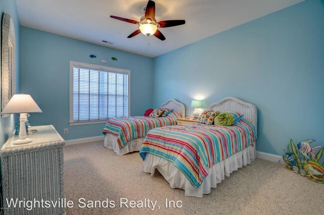 Building Photo - 3 br, 3 bath House - 1221 Waterfall Way