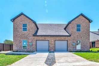 Building Photo - 1114 Woburn Dr