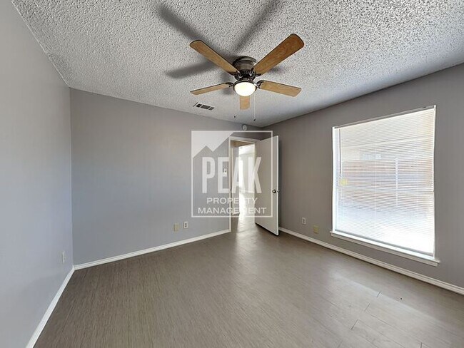 Foto del edificio - $1,475! 2/Bed1.5Bath duplex in Arlington!