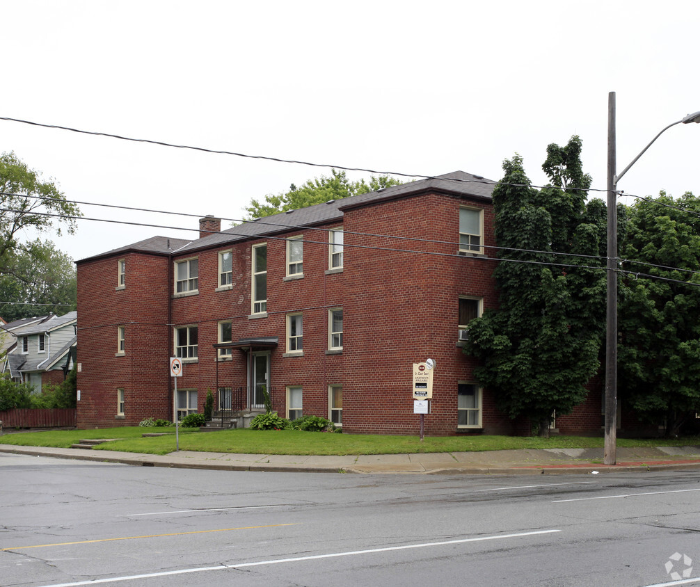 Primary Photo - 2914 St Clair Ave E