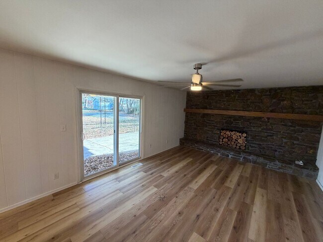 Building Photo - 2854 N Loxley Ave