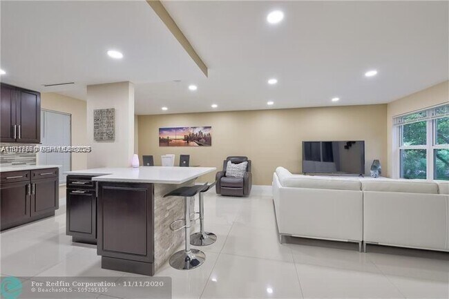 Foto del edificio - 3100 Riverside Dr