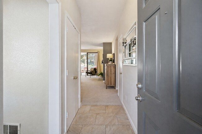 Foto del edificio - 2677 Oak Rd