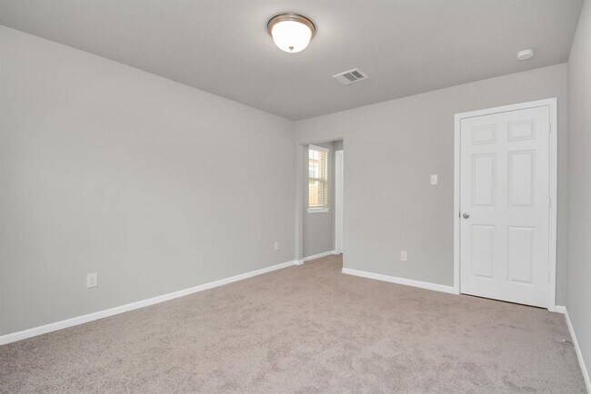 Building Photo - 132 Eliana Shores Dr