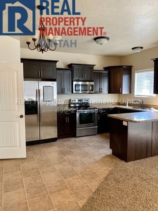 Foto del edificio - 3 bed 2.5 bath townhome in Fox Run