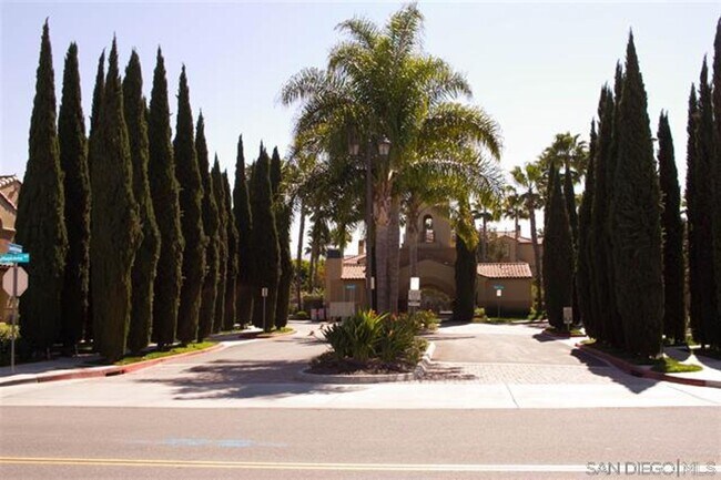 Foto del edificio - Modern Tri-Level Townhome – Bright, Spacious & Ready to Move In!