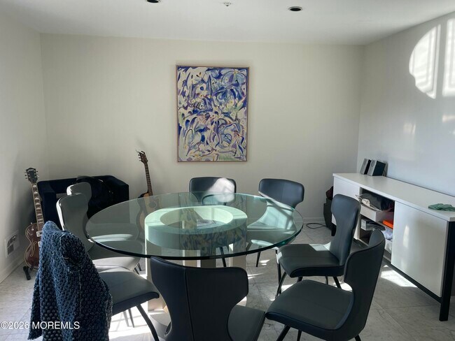 Foto del edificio - 60 Larchwood Ave