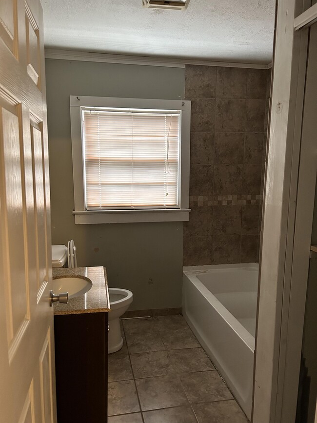 Building Photo - 5074 US-167