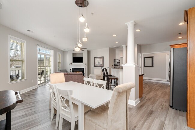 Main Living - 8953 Rosalyn Glen Rd