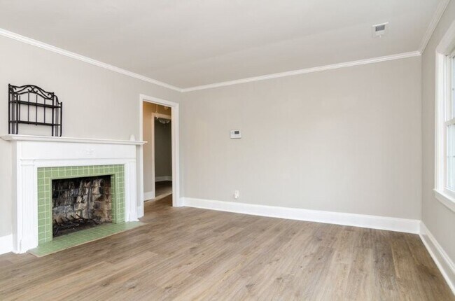 Building Photo - 229 Lullwater Dr