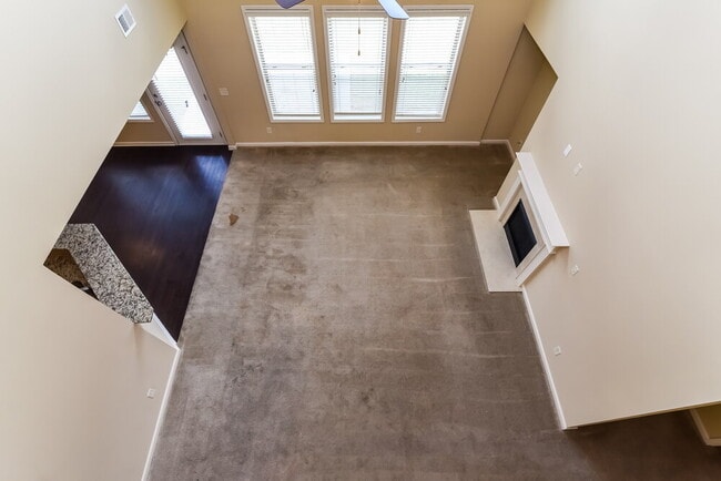 Building Photo - 192 Moorland Way NE