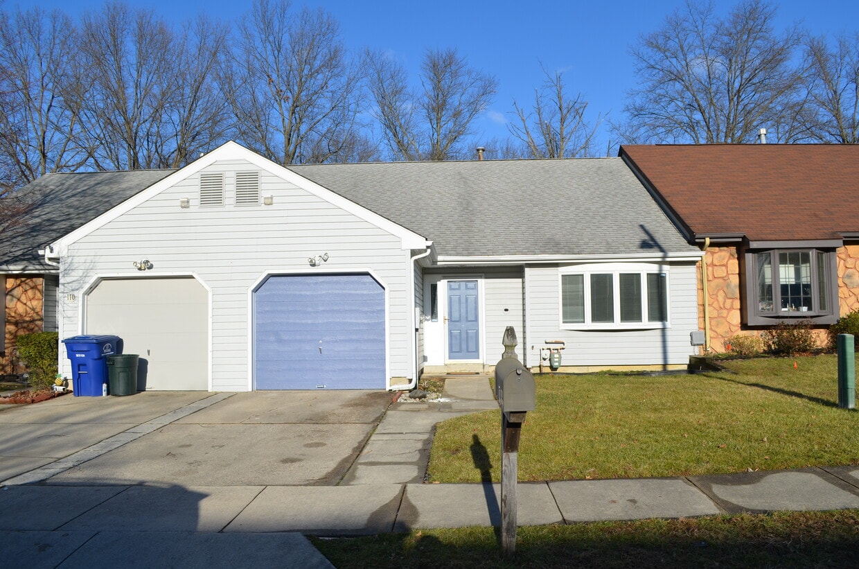 112 Charing Way, Mount Laurel, NJ 08054 Townhome Rentals in Mount