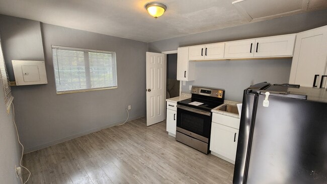 Building Photo - 2252 Maple Ave